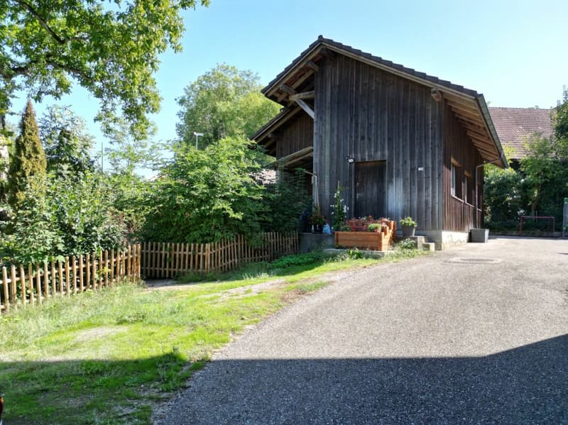 Wohnen & Arbeiten vereint - charmantes Stöckli mit Gewerbe und Ausbaupotenzial (13)
