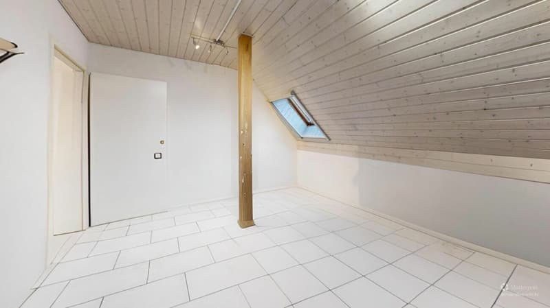 Wohnen & Arbeiten vereint - charmantes Stöckli mit Gewerbe und Ausbaupotenzial (6)