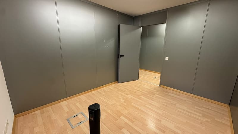 Ufficio di 130 m² nel complesso Piazzale alla Valle – Mendrisio centro - Disponibile subito (3)