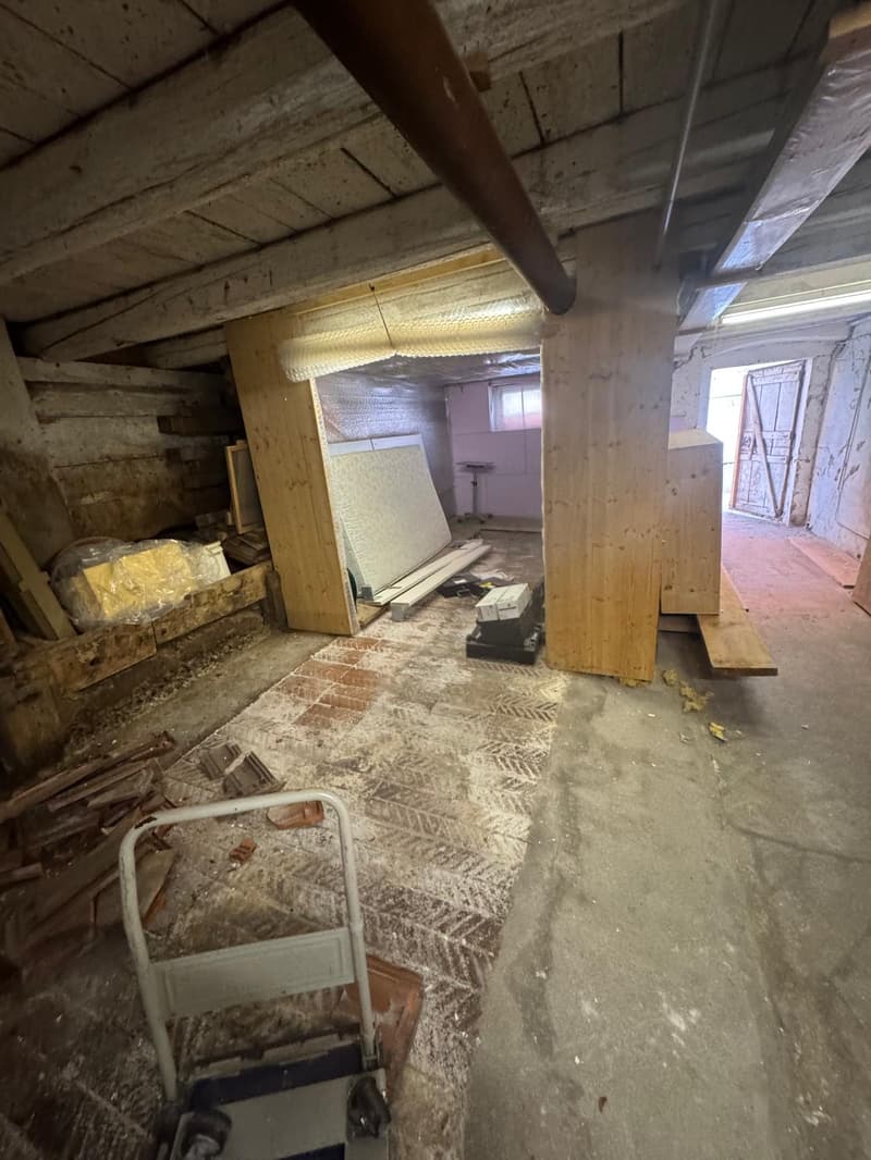 Entrepôt/ grange au 1er étage (10)
