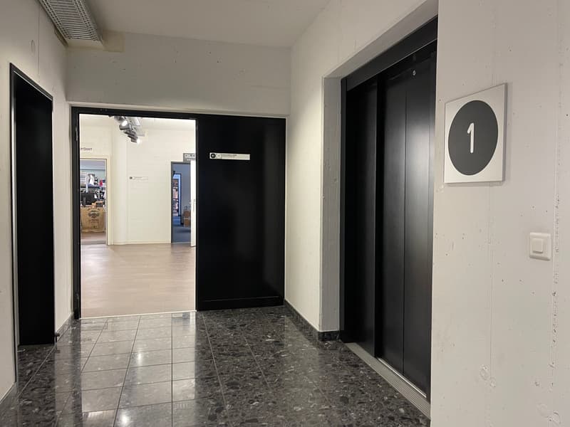Ufficio moderno al 1° piano a Cham (2)