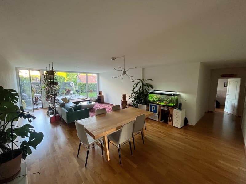 Habitation spacieuse à Zurich Höngg Appartement moderne de 5,5 pièces avec jardin (2)