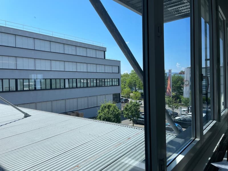 Bright office space in a good location in Cham (17)