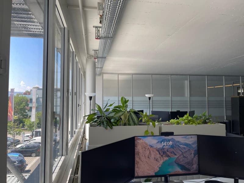 Bright office space in a good location in Cham (7)