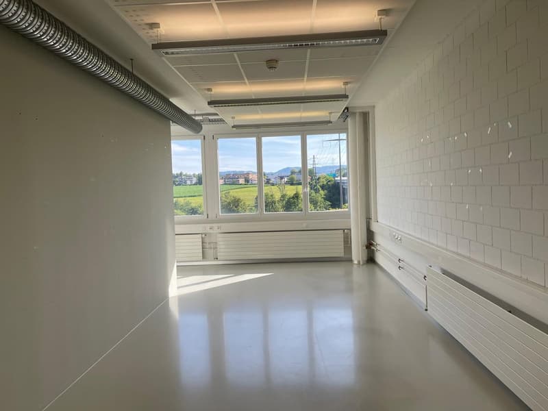 Bureau moderne à Cham – disponible immédiatement (1)