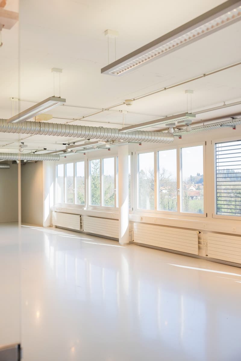 Bright office space with 130 m² in a quiet location in Cham (2)