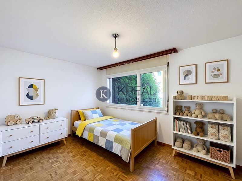 Spacious apartment with potential and unique outdoor spaces (6)