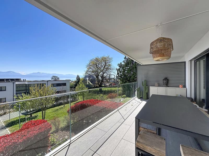 Privilegiertes Wohnumgebung: 4,5 moderne Zimmer mit Balkon und außergewöhnlichem Blick auf den See (1)