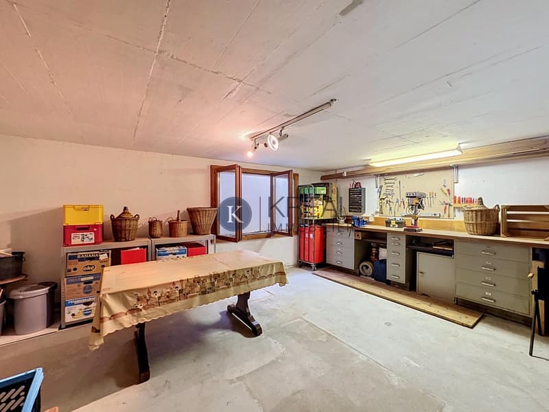 Cadre résidentiel recherché : villa de 5.5 pièces avec beaux volumes et jardin clôturé (11)
