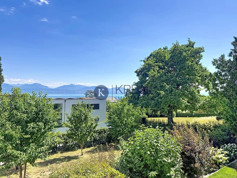 Privilegiertes Wohnambiente: 4,5 Zimmer moderne Wohnung mit Balkon und außergewöhnlicher Aussicht auf den See (2)