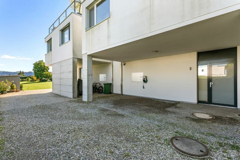 Maison familiale moderne avec vue sur le lac et jardin (30)