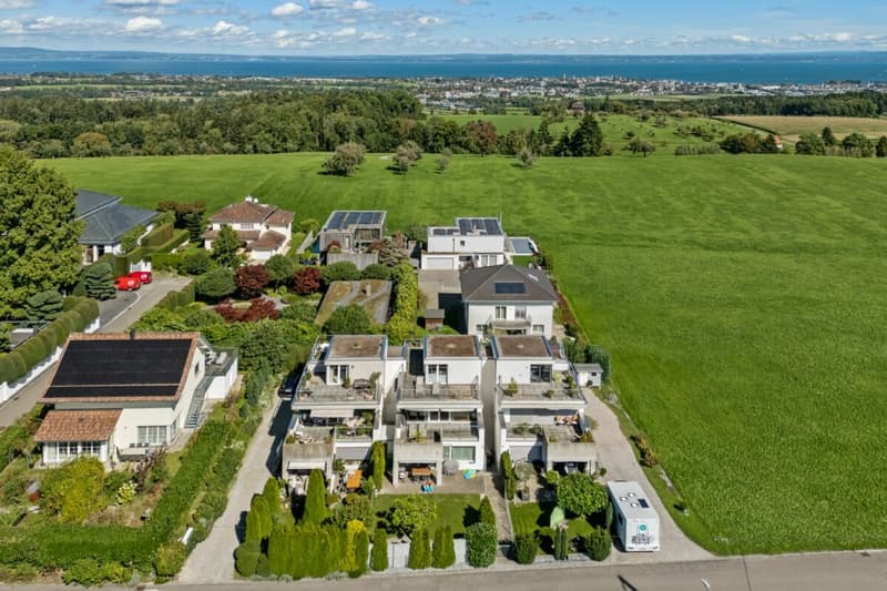 Familienglück mit Seesicht - Modernes 5.5-Zimmer-Haus mit Seesicht in Freidorf (1)