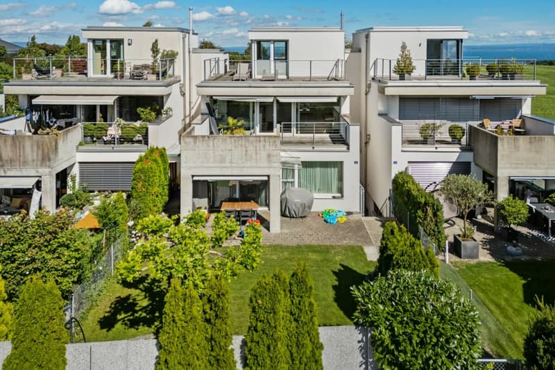 Maison familiale moderne avec vue sur le lac et jardin (2)