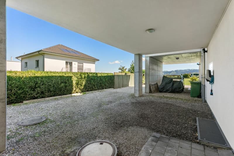 Maison familiale moderne avec vue sur le lac et jardin (31)