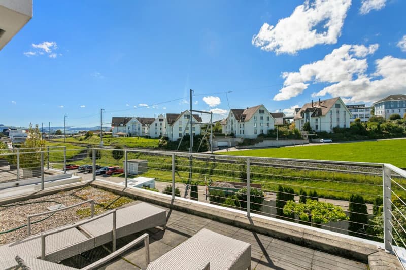 Maison familiale moderne avec vue sur le lac et jardin (22)