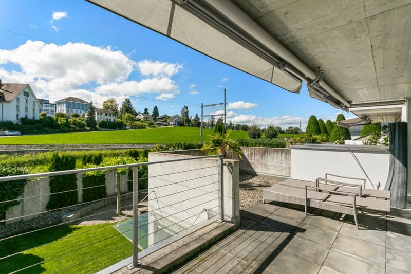Maison familiale moderne avec vue sur le lac et jardin (29)