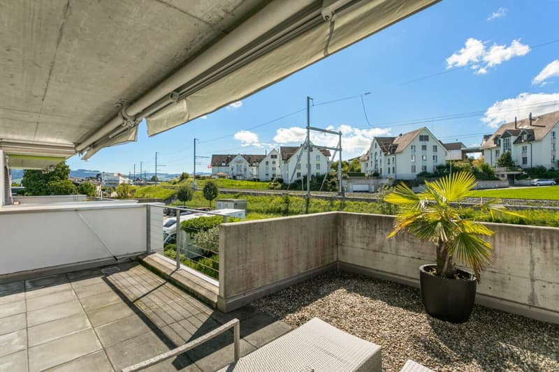 Maison familiale moderne avec vue sur le lac et jardin (23)
