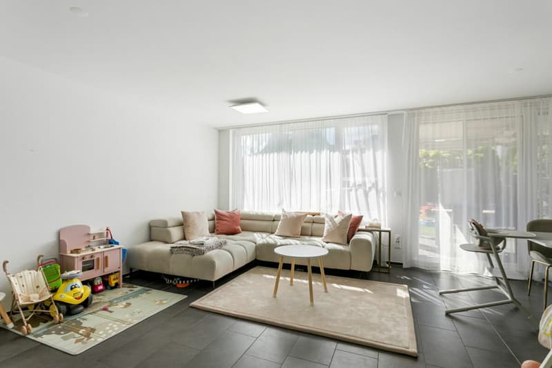 Maison familiale moderne avec vue sur le lac et jardin (8)
