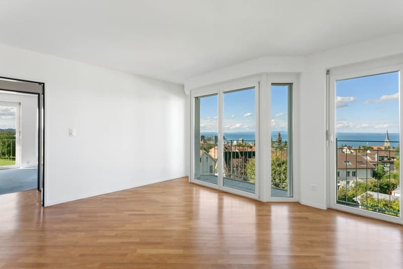 Villa con vista mozzafiato sul lago e piscina all'aperto (23)