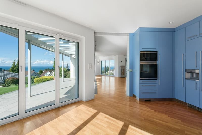 Villa con vista mozzafiato sul lago e piscina all'aperto (14)