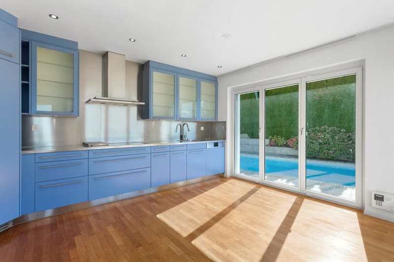 Villa con vista mozzafiato sul lago e piscina all'aperto (16)
