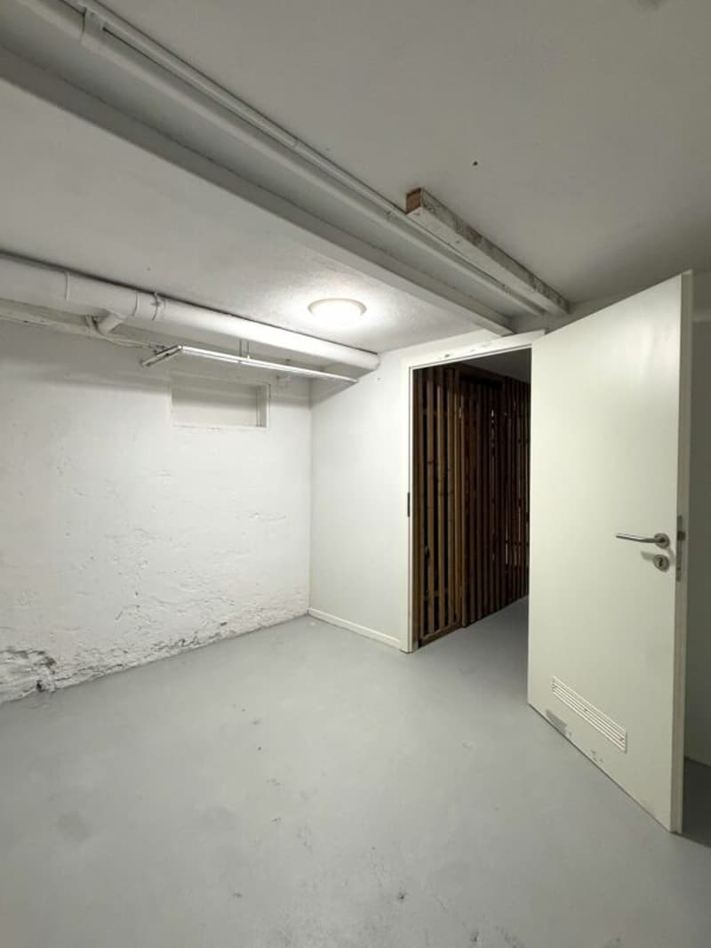 Bright hobby room for rent (2)