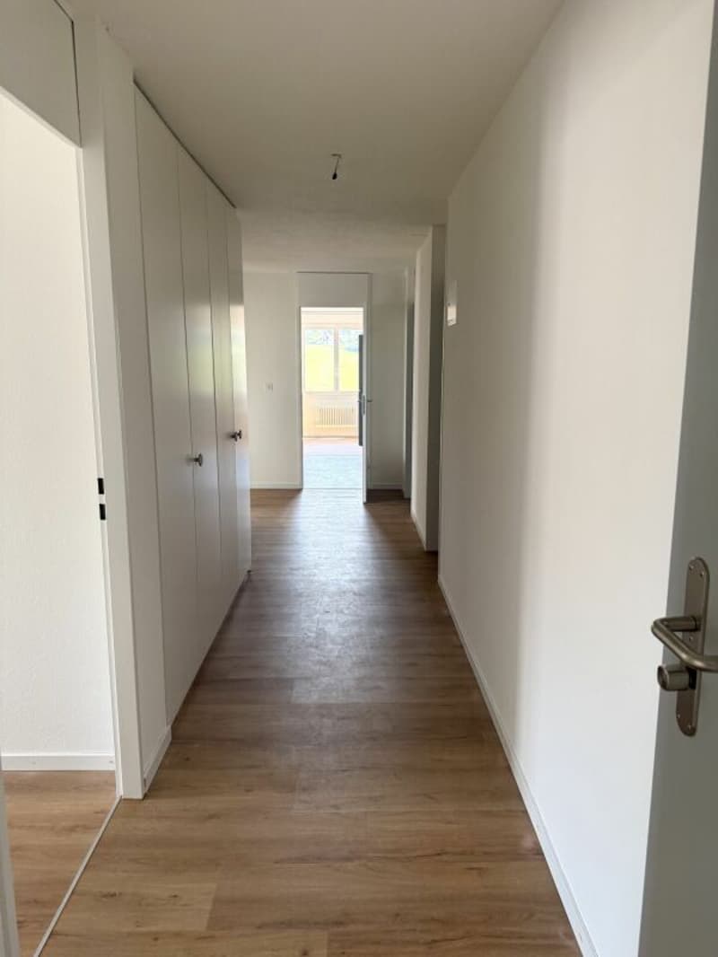 Partially renovated 4.5-room apartment with attractive floor plan (5)