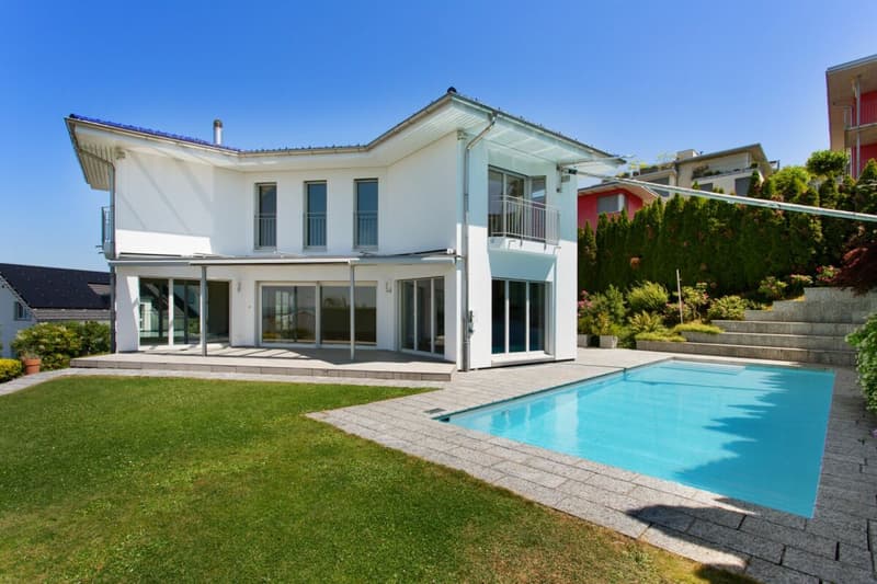 Villa with breathtaking lake view and outdoor pool (26)