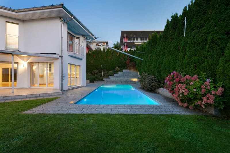 Villa with breathtaking lake view and outdoor pool (6)