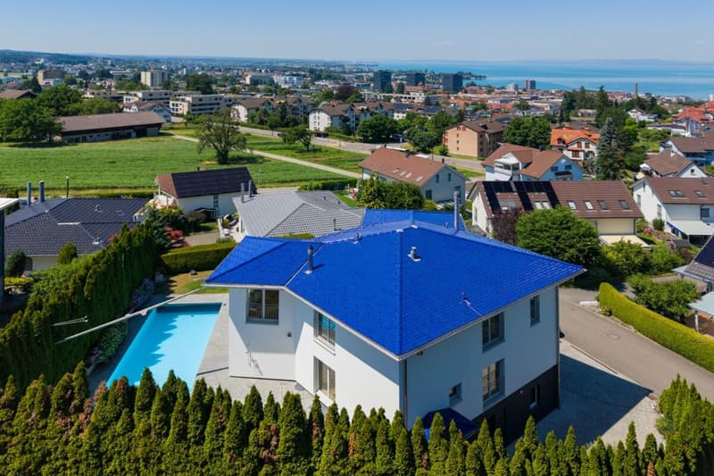 Villa with breathtaking lake view and outdoor pool (28)