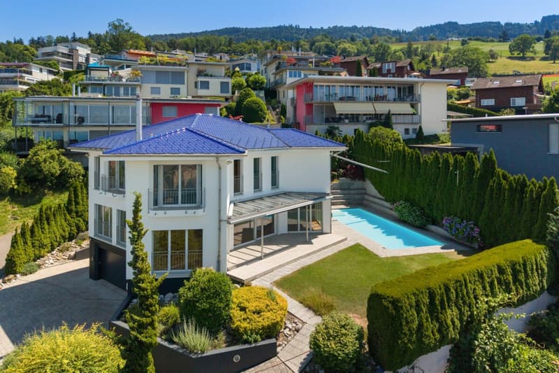 Villa mit traumhafter Seesicht und Aussenpool (1)