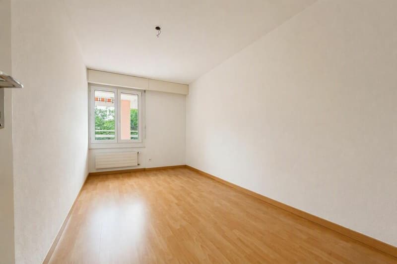 Grosszügige 5.5-Zimmerwohnung an zentraler Lage (8)