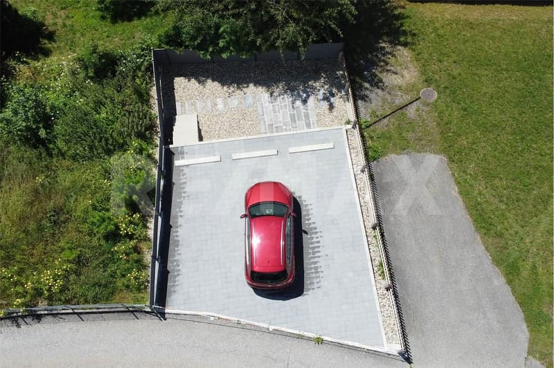Appartamento di 4 locali e parcelle separata con 3 posti auto (10)