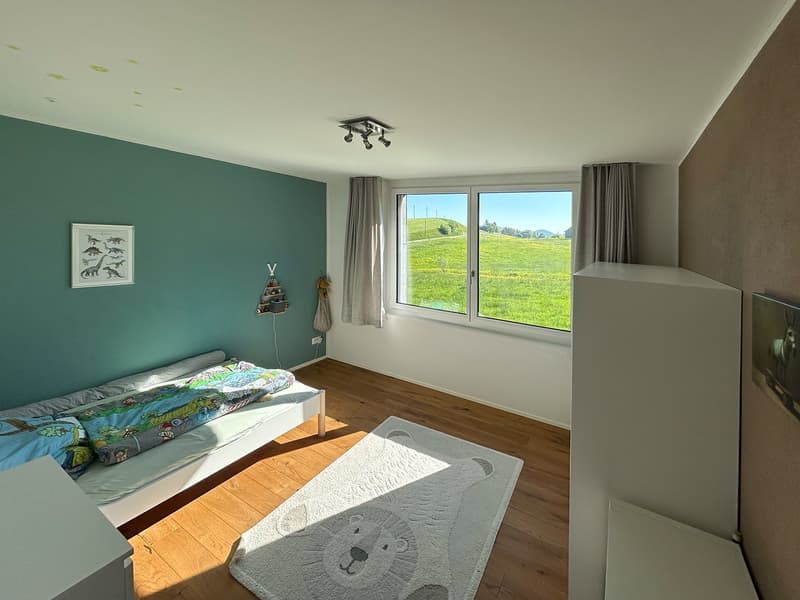 Zimmer mit schönem, grünen Ausblick