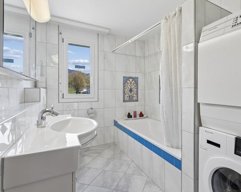 Nasszelle mit Badewanne
