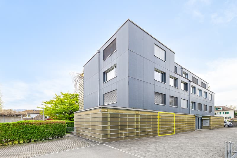 Garage und Aussenansicht