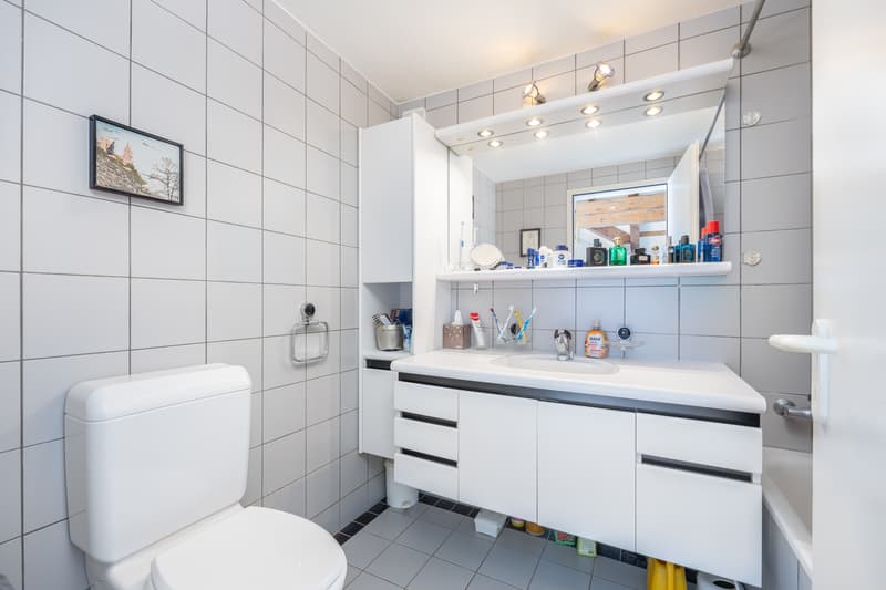 Nasszelle mit Badewanne
