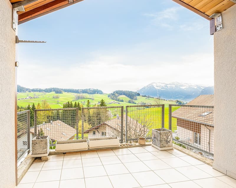Balkon mit Bergblick