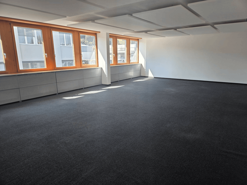 Moderne Büroräume im Gewerbegebäude Freienbach (1)