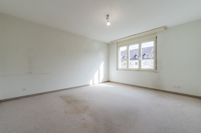 empty room, white walls, white ceiling, carpeted floor, window, power outlets