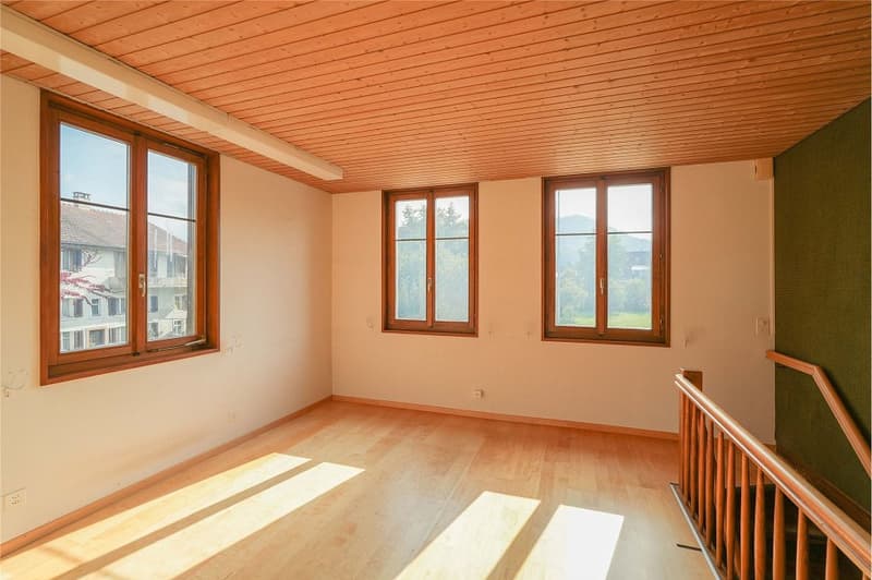 Locaux commerciaux 77 m2 - 135 m² dans un emplacement d'affaires idéal (3)