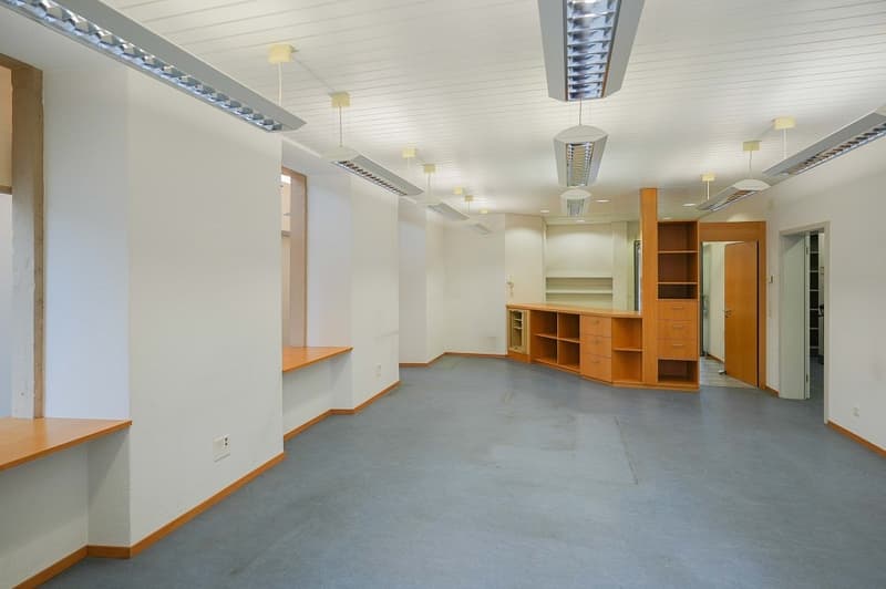 Espaces de bureau représentatifs dans un emplacement facilement accessible (4)