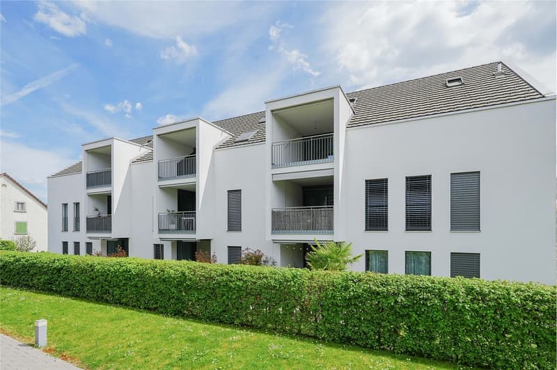 Quiet and well-maintained: 2.5 room attic apartment with gallery (2)