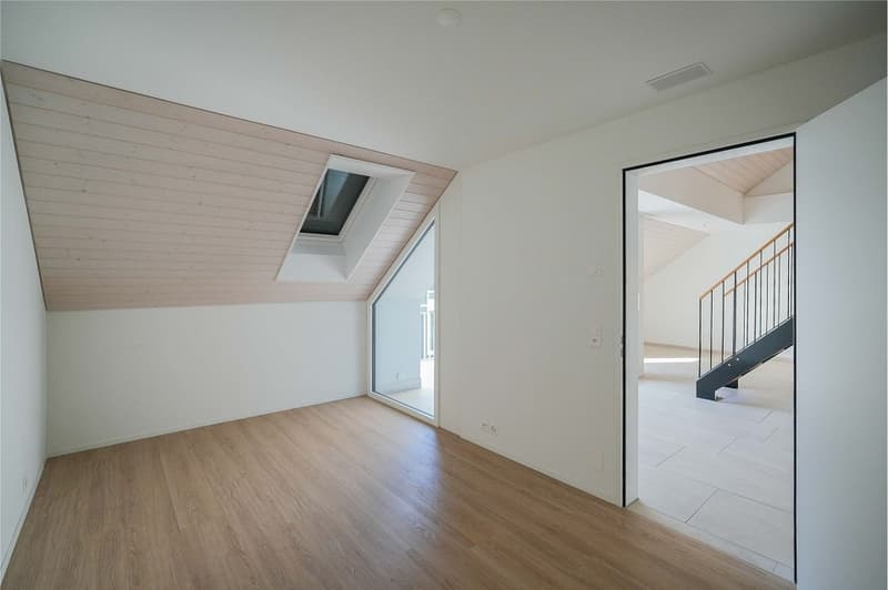 Quiet and well-maintained: 2.5 room attic apartment with gallery (12)