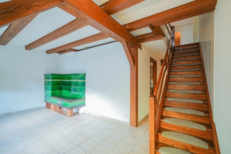 Lots of space for you and your ideas: spacious 6-room house in the heart of the old village (2)
