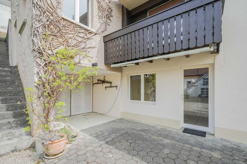 Lots of space for you and your ideas: spacious 6-room house in the heart of the old village (7)