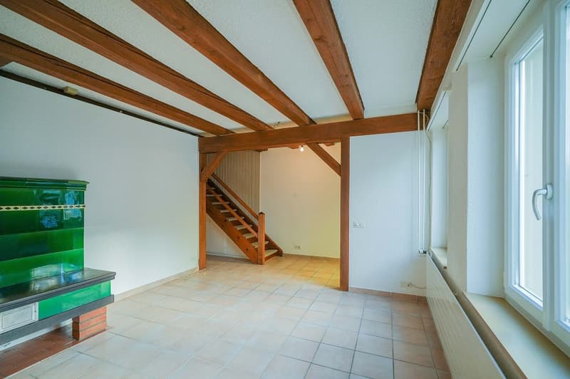 Lots of space for you and your ideas: spacious 6-room house in the heart of the old village (8)