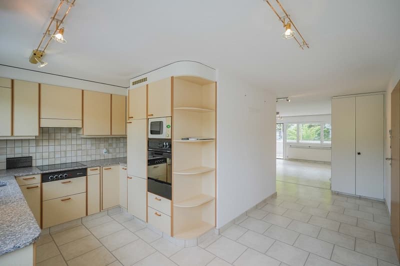 Hell, friendly and ideally central: 3.5 room apartment near shopping and recreation (2)