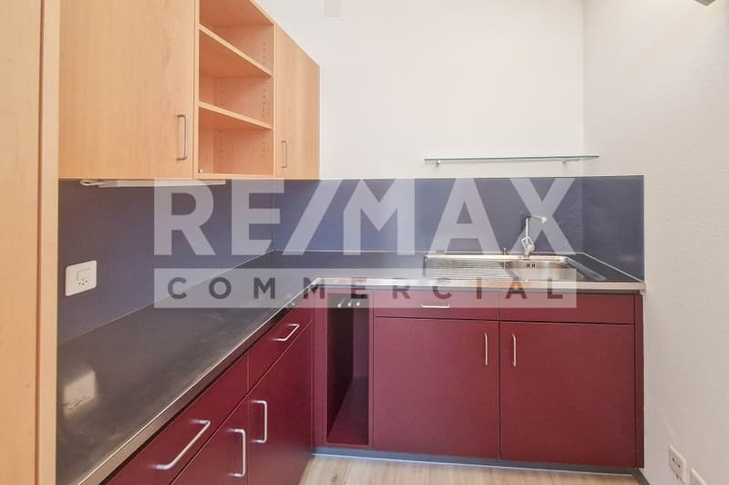 At central location - bright, modern office space / practice for rent (6)
