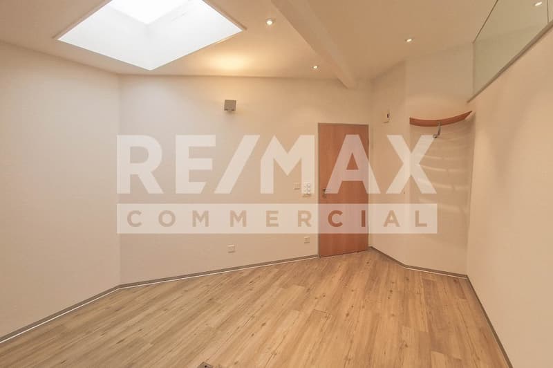 At central location - bright, modern office space / practice for rent (5)